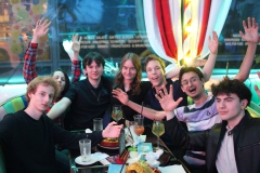 10-Hotelgaeste-beste-burlesque-Dinner-Show-unterm-fernsehturm-2026-