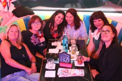 Beste-Firmenfeier-fuer-Gruppen-Berlin-in-der-Burlesque-Bar-und-Erlebnis-Restaurant-Lieschen-Mueller-im-Fernsehturm-Alexanderplatz