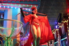 angesagte-Junggesellenabschied-Berlin-in-der-Burlesque-Bar-und-Erlebnis-Restaurant-Lieschen-Mueller-im-Fernsehturm-Alexanderplatz