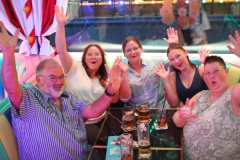 unvergesslicher-Geburtstag-in-Berlin-in-der-Burlesque-Bar-und-Erlebnis-Restaurant-Lieschen-Mueller-im-Fernsehturm-Alexanderplatz