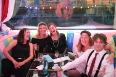 beste-Attraktion-und-Burlesque-Bar-Berlin-Alexanderplatz-Erlebnis-Restaurant-Lieschen-Mueller-mit-Cirque-du-burlesque-Show-in-Berlin-unter-dem-Fernsehturm-Juni-2026