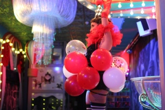 beste-Unterhaltung-und-Burlesque-Bar-Berlin-Alexanderplatz-Erlebnis-Restaurant-Lieschen-Mueller-mit-Cirque-du-burlesque-Show-in-Berlin-unter-dem-Fernsehturm-Juni-2026