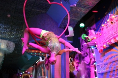 bestes-Erlebnisrestaurant-Berlin-und-Burlesque-Bar-Alexanderplatz-Erlebnis-Restaurant-Lieschen-Mueller-mit-Cirque-du-burlesque-Show-in-Berlin-unter-dem-Fernsehturm-Juni-2026