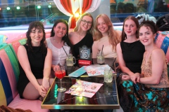 die-Beste-Burlesque-cocktail-ar-und-Erlebnis-Restaurant-Lieschen-Mueller-im-Fernsehturm-am-Alexanderplatz