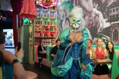 Cirque-du-Burlesque-bestes-Erlebnis-Berlin-Lieschen-Mueller-Bar-Restaurant-Eventlocation-Fernsehturm-Alexanderplatz-januar-2026-10