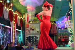 Cirque-du-Burlesque-bestes-Erlebnis-Berlin-Lieschen-Mueller-Bar-Restaurant-Eventlocation-Fernsehturm-Alexanderplatz-januar-2026-29