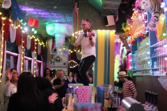 Cirque-du-Burlesque-bestes-Erlebnis-Berlin-Lieschen-Mueller-Bar-Restaurant-Eventlocation-Fernsehturm-Alexanderplatz-januar-2026-5