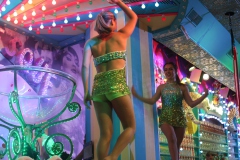 beste-Idee-fuer-deine-Weihnachtsfeier-in-Berlin-Lieschen-Mueller-Bar-und-Cirque-du-Burlesque-Fernsehturm-Alexanderplatz-2026-3