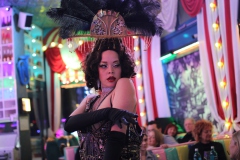 bestes-Dinner-Date-Idee-Berlin-Burlesque-Bar-Alexanderplatz-Erlebnis-Restaurant-Lieschen-Mueller-mit-Cirque-du-burlesque-Show-in-Berlin-unter-dem-Fernsehturm-2026