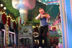beste-Bar-Berlin-Lieschen-Mueller-Erlebnis-Restaurant-mit-Cirque-du-Burlesque-unter-dem-Fernsehturm-Alexanderplatz