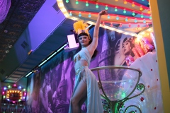 beste-idee-fuer-deinen-Maedelsabend-Burlesque-Bar-und-Erlebnis-Restaurant-Lieschen-Mueller-mit-Cirque-du-burlesque-Show-in-Berlin-unter-dem-Fernsehturm-Alexanderplatz-2026
