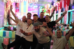 Erlebnisrestaurant-Berlin-und-Burlesque-Bar-Alexanderplatz-Erlebnis-Restaurant-Lieschen-Mueller-mit-Cirque-du-burlesque-Show-in-Berlin-unter-dem-Fernsehturm-Juni-2026