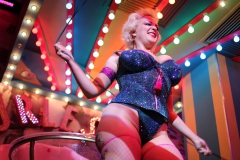 angesagte-Bar-fuer-Weihnachtsfeier-Idee-Berlin-Burlesque-Bar-Lieschen-Mueller-im-Fernsehturm-am-Alexanderplatz-2026
