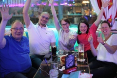 angesagter-Firmenfeier-Abend-beste-idee-Burlesque-Bar-und-Erlebnis-Restaurant-Lieschen-Mueller-mit-Cirque-du-burlesque-Show-in-Berlin-unter-dem-Fernsehturm-Alexanderplatz-2026