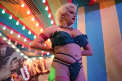 beste-Attraktion-in-berlin-und-Burlesque-Bar-Alexanderplatz-Erlebnis-Restaurant-Lieschen-Mueller-mit-Cirque-du-burlesque-Show-in-Berlin-unter-dem-Fernsehturm-Juni-2026