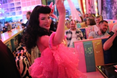 beste-Burlesque-Bar-Berlin-Alexanderplatz-Erlebnis-Restaurant-Lieschen-Mueller-mit-Cirque-du-burlesque-Show-in-Berlin-unter-dem-Fernsehturm-2026