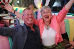 beste-Unterhaltung-und-Burlesque-Bar-Berlin-Alexanderplatz-Erlebnis-Restaurant-Lieschen-Mueller-mit-Cirque-du-burlesque-Show-in-Berlin-unter-dem-Fernsehturm-Juni-2026