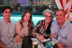 bestes-Erlebnisrestaurant-Berlin-und-Burlesque-Bar-Alexanderplatz-Erlebnis-Restaurant-Lieschen-Mueller-mit-Cirque-du-burlesque-Show-in-Berlin-unter-dem-Fernsehturm-Juni-2026