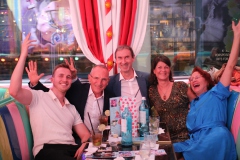 Beste-idee-fuer-deine-Firmenfeier-fuer-Gruppen-Berlin-in-der-Burlesque-Bar-und-Erlebnis-Restaurant-Lieschen-Mueller-im-Fernsehturm-Alexanderplatz