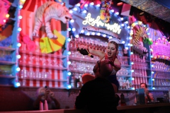beste-Bar-Idee-fuer-deinen-Top-Abend-in-Berlin-Lieschen-Mueller-Burlesque-Bar-Berlin-Erlebnis-Restaurant-und-Eventlocation-im-Fernsehturm