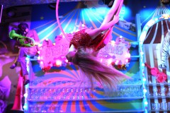 beste-Burlesque-Party-Bar-und-Erlebnis-Restaurant-Lieschen-Mueller-mit-Cirque-du-burlesque-Show-in-Berlin-unter-dem-Fernsehturm-Alexanderplatz-2026
