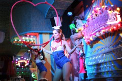 beste-Idee-fuer-deine-Party-Burlesque-Bar-und-Erlebnis-Restaurant-Lieschen-Mueller-mit-Cirque-du-burlesque-Show-in-Berlin-unter-dem-Fernsehturm-Alexanderplatz-2026-2