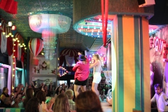 beste-Idee-fuer-deine-Weihnachtsfeier-in-Berlin-Lieschen-Mueller-Bar-und-Cirque-du-Burlesque-Fernsehturm-Alexanderplatz-2026-3