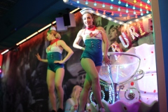 beste-Idee-fuer-deine-Weihnachtsfeier-in-Berlin-Lieschen-Mueller-Bar-und-Cirque-du-Burlesque-Fernsehturm-Alexanderplatz-2026