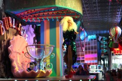 beste-Idee-fuer-deinen-Gruppen-Abend-in-Berlin-Lieschen-Mueller-Bar-und-Cirque-du-Burlesque-Fernsehturm-Alexanderplatz-2026