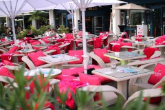 beste-Terrasse-unterm-Fernsehturm-zum-Abendessen-in-Berlin-Lieschen-Mueller-Burlesque-Bar-Berlin-Erlebnis-Restaurant-und-Eventlocation-im-Fernsehturm
