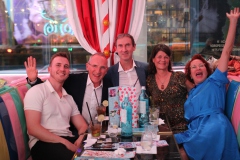 top-Idee-fuer-deine-Weihnachtsfeier-in-Berlin-Lieschen-Mueller-Bar-und-Cirque-du-Burlesque-Fernsehturm-Alexanderplatz-2026-3