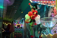Best-Cirque-du-Burlesque-Bar-Berlin-Lieschen-Mueller-Eventlocation-im-TV-Tower-Alexanderplatz-fuer-Weihnachtsfeier-Firmen-und-Gruppen-2026
