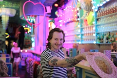 Beste-Bar-Alexanderplatz-Berlin-Burlesque-Bar-und-Erlebnis-Restaurant-Lieschen-Mueller-mit-Cirque-du-burlesque-Show-unter-dem-Fernsehturm