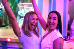 Weihnachtsfeier-Hotspot-in-Berlin-in-der-Burlesque-Bar-und-Erlebnis-Restaurant-Lieschen-Mueller-im-Fernsehturm-Alexanderplatz