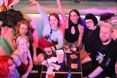beste-Attraktion-in-berlin-und-Burlesque-Bar-Alexanderplatz-Erlebnis-Restaurant-Lieschen-Mueller-mit-Cirque-du-burlesque-Show-in-Berlin-unter-dem-Fernsehturm-Juni-2026