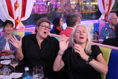 beste-Burlesque-Bar-Berlin-Alexanderplatz-Erlebnis-Restaurant-Lieschen-Mueller-mit-Cirque-du-burlesque-Show-in-Berlin-unter-dem-Fernsehturm-2026