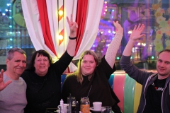 beste-Unterhaltung-und-Burlesque-Bar-Berlin-Alexanderplatz-Erlebnis-Restaurant-Lieschen-Mueller-mit-Cirque-du-burlesque-Show-in-Berlin-unter-dem-Fernsehturm-Juni-2026