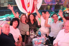 bestes-Erlebnisrestaurant-Berlin-und-Burlesque-Bar-Alexanderplatz-Erlebnis-Restaurant-Lieschen-Mueller-mit-Cirque-du-burlesque-Show-in-Berlin-unter-dem-Fernsehturm-Juni-2026
