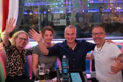 Erlebnisrestaurant-Berlin-und-Burlesque-Bar-Alexanderplatz-Erlebnis-Restaurant-Lieschen-Mueller-mit-Cirque-du-burlesque-Show-in-Berlin-unter-dem-Fernsehturm-Juni-2026