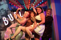 angesagte-Junggesellenabschied-Berlin-in-der-Burlesque-Bar-und-Erlebnis-Restaurant-Lieschen-Mueller-im-Fernsehturm-Alexanderplatz