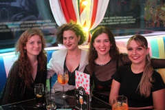 beste-Abend-Unterhaltung-in-Berlin-Lieschen-Mueller-Burlesque-Bar-und-erlebnis-Restaurant-Fernsehturm-2026