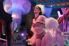 beste-Attraktion-in-berlin-und-Burlesque-Bar-Alexanderplatz-Erlebnis-Restaurant-Lieschen-Mueller-mit-Cirque-du-burlesque-Show-in-Berlin-unter-dem-Fernsehturm-Juni-2026