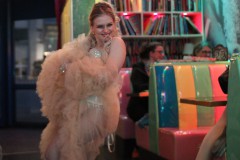 beste-Attraktion-und-Burlesque-Bar-Berlin-Alexanderplatz-Erlebnis-Restaurant-Lieschen-Mueller-mit-Cirque-du-burlesque-Show-in-Berlin-unter-dem-Fernsehturm-Juni-2026