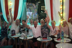 Beste-Betriebsausflug-fuer-gruppen-in-Berlin-in-der-Burlesque-Bar-und-Erlebnis-Restaurant-Lieschen-Mueller-im-Fernsehturm-Alexanderplatz