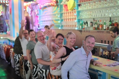Beste-Dinner-and-Show-fuer-dein-Date-in-Berlin-im-Erlebnis-Restaurant-Lieschen-Mueller-im-Fernsehturm-Alexanderplatz