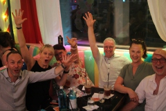 Beste-Idee-fuer-Firmenfeier-fuer-Gruppen-Berlin-in-der-Burlesque-Bar-und-Erlebnis-Restaurant-Lieschen-Mueller-im-Fernsehturm-Alexanderplatz
