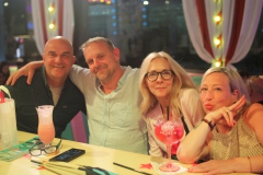 Idee-fuer-deinen-besten-Geburtstag-Lieschen-Mueller-Burlesque-Bar-Berlin-Erlebnis-Restaurant-und-Eventlocation-im-Fernsehturm