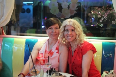 beste-Bar-Berlin-Burlesque-Bar-Alexanderplatz-Erlebnis-Restaurant-Lieschen-Mueller-mit-Cirque-du-burlesque-Show-in-Berlin-unter-dem-Fernsehturm-2026
