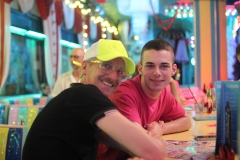 beste-Date-Erlebnis-Berlin-Burlesque-Bar-Alexanderplatz-Erlebnis-Restaurant-Lieschen-Mueller-mit-Cirque-du-burlesque-Show-in-Berlin-unter-dem-Fernsehturm-2026