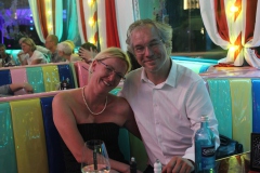 beste-Date-Idee-Berlin-Burlesque-Bar-Alexanderplatz-Erlebnis-Restaurant-Lieschen-Mueller-mit-Cirque-du-burlesque-Show-in-Berlin-unter-dem-Fernsehturm-2026